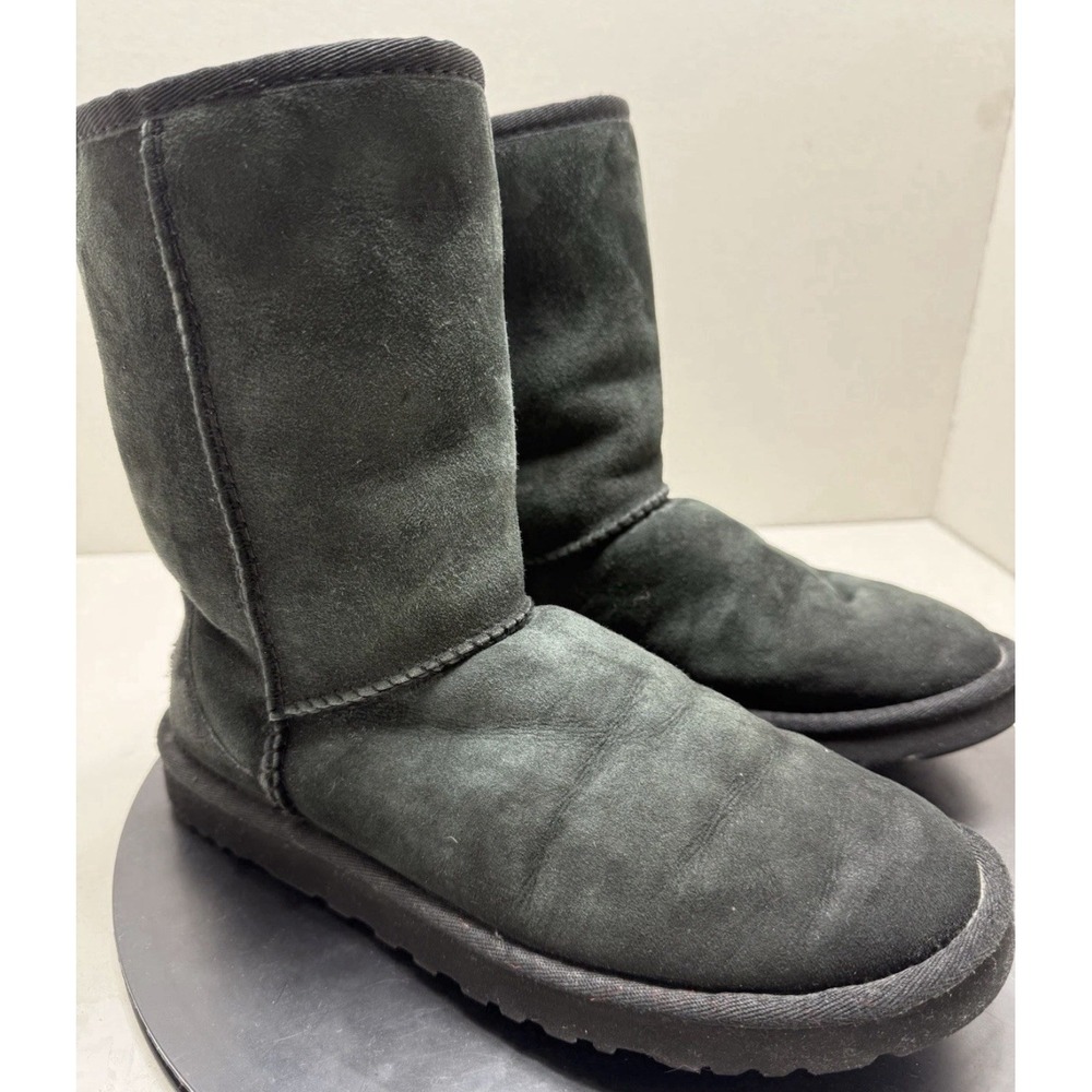 UGG Classic Short II Womens Mid-Calf Boots Sz 8 Black Sheepskin Suede Pull-On